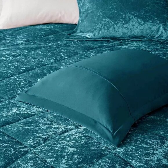 Twin/TwinXL Quilted Velvet Comforter Set - Picture 5 of 7